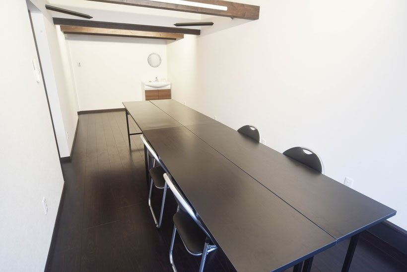 落ち着いた空間で会議ができる貸会議室をご提供しています 