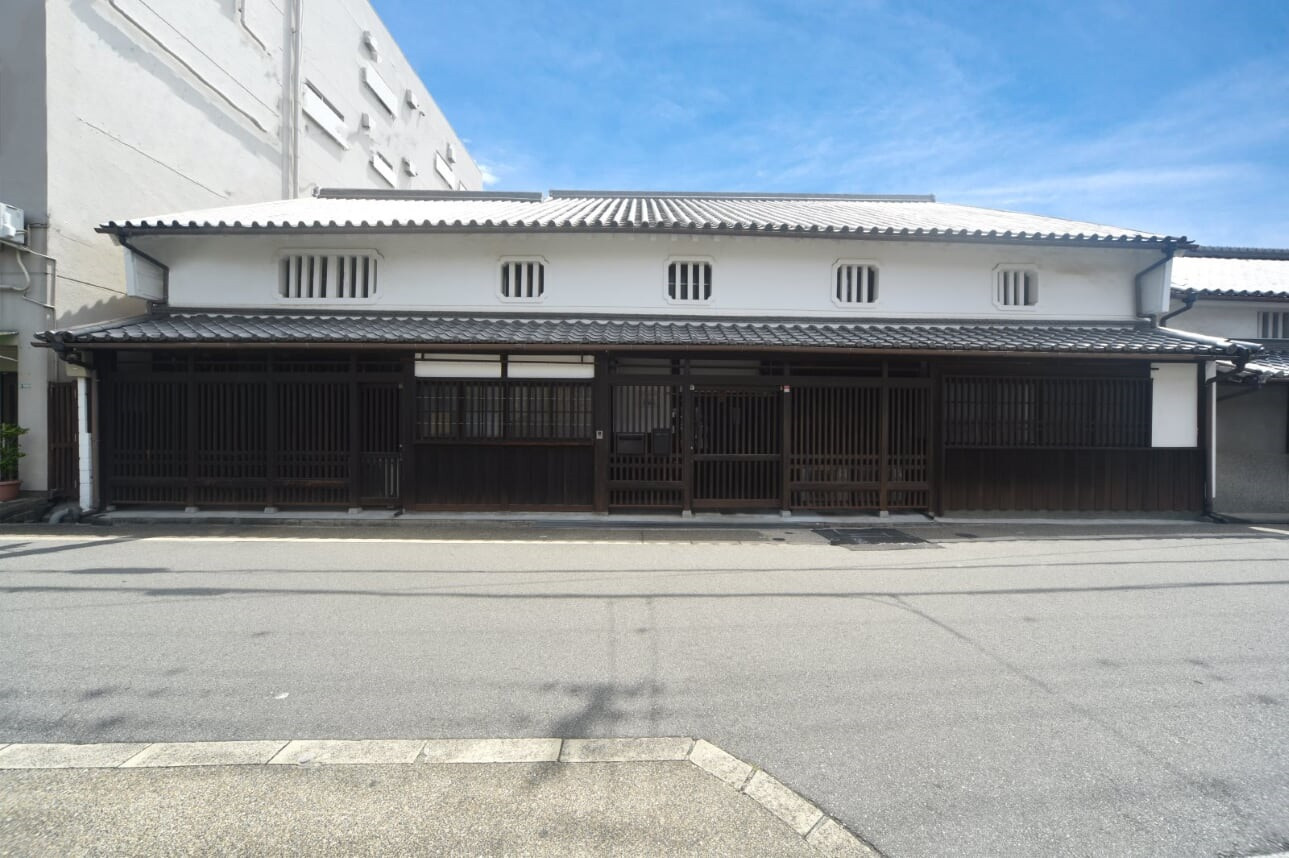 江戸時代から続く元酒蔵を改装した建物 